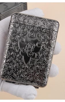 İşlemeli Retro Tasarım Metal Sigara Tabakası Siyah 23bm923ksr01 - 512923730 İşlemeli Retro Tasarım Metal Sigara Tabakası Siyah 23bm923ksr01 - 512923730
