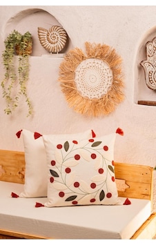 Doğa Motifli Püsküllü Kırlent Kılıfı Kızılcık Çelenk Çok Renkli