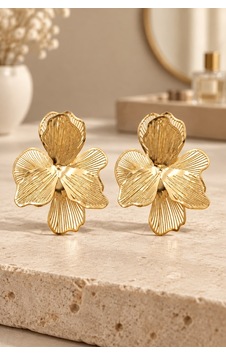 Kadın Gold Büyük Çiçek Model Statement Küpe - Heykelsi Doku Çivi Küpe Kadın Gold Büyük Çiçek Model Statement Küpe - Heykelsi Doku Çivi Küpe