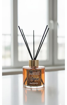 Odunsu Aromalı Çubuklu Oda Spreyi Ahşap Ve Reçine Notalı Ferah Parfüm 100 Ml Odunsu Odunsu Aromalı Çubuklu Oda Spreyi Ahşap Ve Reçine Notalı Ferah Parfüm 100 Ml Odunsu