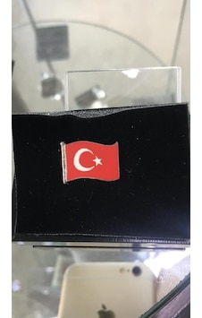 Dalgalanan Türk Bayraği Rozeti