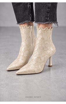 Dabab Shoes Mona Kadın Bej Dantel İşlemeli Sivri Burun Sıcak Astarlı Fermuarlı 7 Cm İnce Topuklu Bot Bootie Dabab Shoes Mona Kadın Bej Dantel İşlemeli Sivri Burun Sıcak Astarlı Fermuarlı 7 Cm İnce Topuklu Bot Bootie
