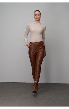 Olcay Deri Görünümlü Dikiş Detaylı Skinny Fit Pantolon Taba 7562 Olcay Deri Görünümlü Dikiş Detaylı Skinny Fit Pantolon Taba 7562