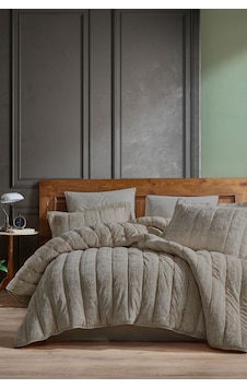Velvet Comfort Uyku Seti 3 Parça Çift Kişilik Kadife Deve Tüyü Velvet Comfort Uyku Seti 3 Parça Çift Kişilik Kadife Deve Tüyü