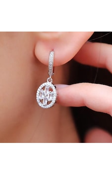 Starlight Diamond Elips Zirkon Taş Ortası 4 Baget Pırlanta Montür Gümüş Küpe Starlight Diamond Elips Zirkon Taş Ortası 4 Baget Pırlanta Montür Gümüş Küpe
