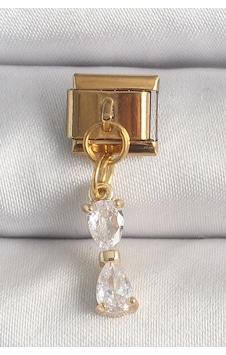 316l Çelik Gold Renk Sallantı Zirkon Taşlı Kurdele Model Nomination Charm 316l Çelik Gold Renk Sallantı Zirkon Taşlı Kurdele Model Nomination Charm