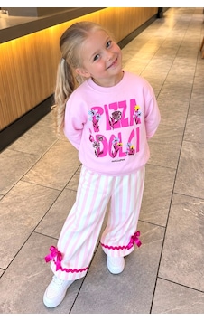 Monila Kız Çocuk Pembe Pizza Yazılı Pamuklu Sweatshirt Ve Pembe Çizgili Kanvas Pantolonlu Alt Üst Takım Monila Kız Çocuk Pembe Pizza Yazılı Pamuklu Sweatshirt Ve Pembe Çizgili Kanvas Pantolonlu Alt Üst Takım