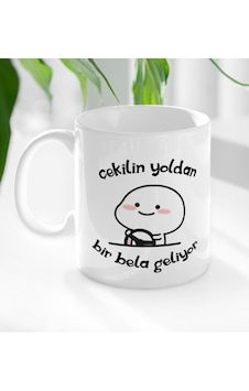 Bk Gift Çekilin Yoldan Bir Bela Geliyor Tasarımlı Beyaz Kupa Bardak-1 Bk Gift Çekilin Yoldan Bir Bela Geliyor Tasarımlı Beyaz Kupa Bardak-1