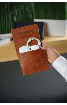 Watchofroyal Techgear Taba Hakiki Deri Organizer - Mouse, Şarj Aleti Ve Kablo Düzenleyici Watchofroyal Techgear Taba Hakiki Deri Organizer - Mouse, Şarj Aleti Ve Kablo Düzenleyici