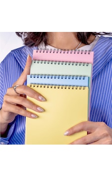 Dream Notes Üst Spiralli 4 Farklı Renk Çizgisiz A5 Defter Seti Sarı - Mavi - Pembe - Yeşil Dream Notes Üst Spiralli 4 Farklı Renk Çizgisiz A5 Defter Seti Sarı - Mavi - Pembe - Yeşil