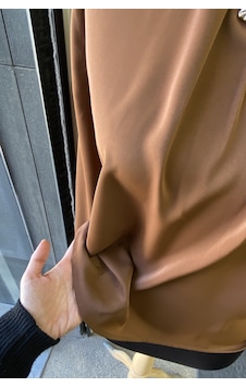 Pera Moda Gold Broş Detaylı Şık Bluz Gömlek Kahve Pera Moda Gold Broş Detaylı Şık Bluz Gömlek Kahve