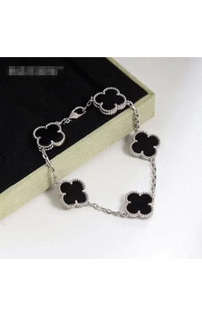 Kadın Yonca Figürlü Mineli Çelik Bileklik 89951 Kadın Yonca Figürlü Mineli Çelik Bileklik 89951