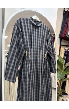 Nirva Butik Kadın Ekose Desenli Belden Oturtmalı Elbise Gri - Siyah Nirva Butik Kadın Ekose Desenli Belden Oturtmalı Elbise Gri - Siyah