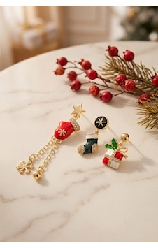 Gold Noel Baba Şapkalı Zirkon Taşlı Zincirli Yılbaşı Küpe - Bayi Depom Diğer Gold Noel Baba Şapkalı Zirkon Taşlı Zincirli Yılbaşı Küpe - Bayi Depom Diğer