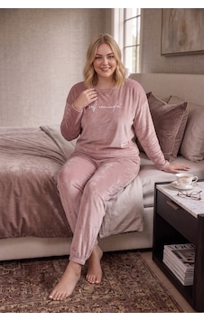 Seboteks Yumuşak Dokulu Kadife Kumaş Uzun Kollu Büyük Beden Kadın Pijama Takımı 2500 Pudra Seboteks Yumuşak Dokulu Kadife Kumaş Uzun Kollu Büyük Beden Kadın Pijama Takımı 2500 Pudra