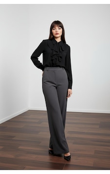 Pera Moda Önü Fırfırlı Dökümlü İç Göstermeyen Bluz Şık Gömlek Siyah Pera Moda Önü Fırfırlı Dökümlü İç Göstermeyen Bluz Şık Gömlek Siyah