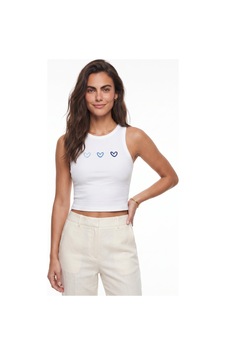 Onloox Kadın Beyaz Beyaz Pamuklu Fitilli Esnek Kumaş Kolsuz Kalp Nakış Detaylı Dar Form Penye T-shirt Onloox Kadın Beyaz Beyaz Pamuklu Fitilli Esnek Kumaş Kolsuz Kalp Nakış Detaylı Dar Form Penye T-shirt
