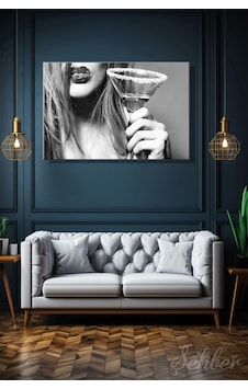 Şekerlerle Kaplı Bir Martini Kadehi Tutan Kadın Fotoğrafı Yatay Kanvas Tablo Tekli Ev Kafe Ofis 3149 Şekerlerle Kaplı Bir Martini Kadehi Tutan Kadın Fotoğrafı Yatay Kanvas Tablo Tekli Ev Kafe Ofis 3149