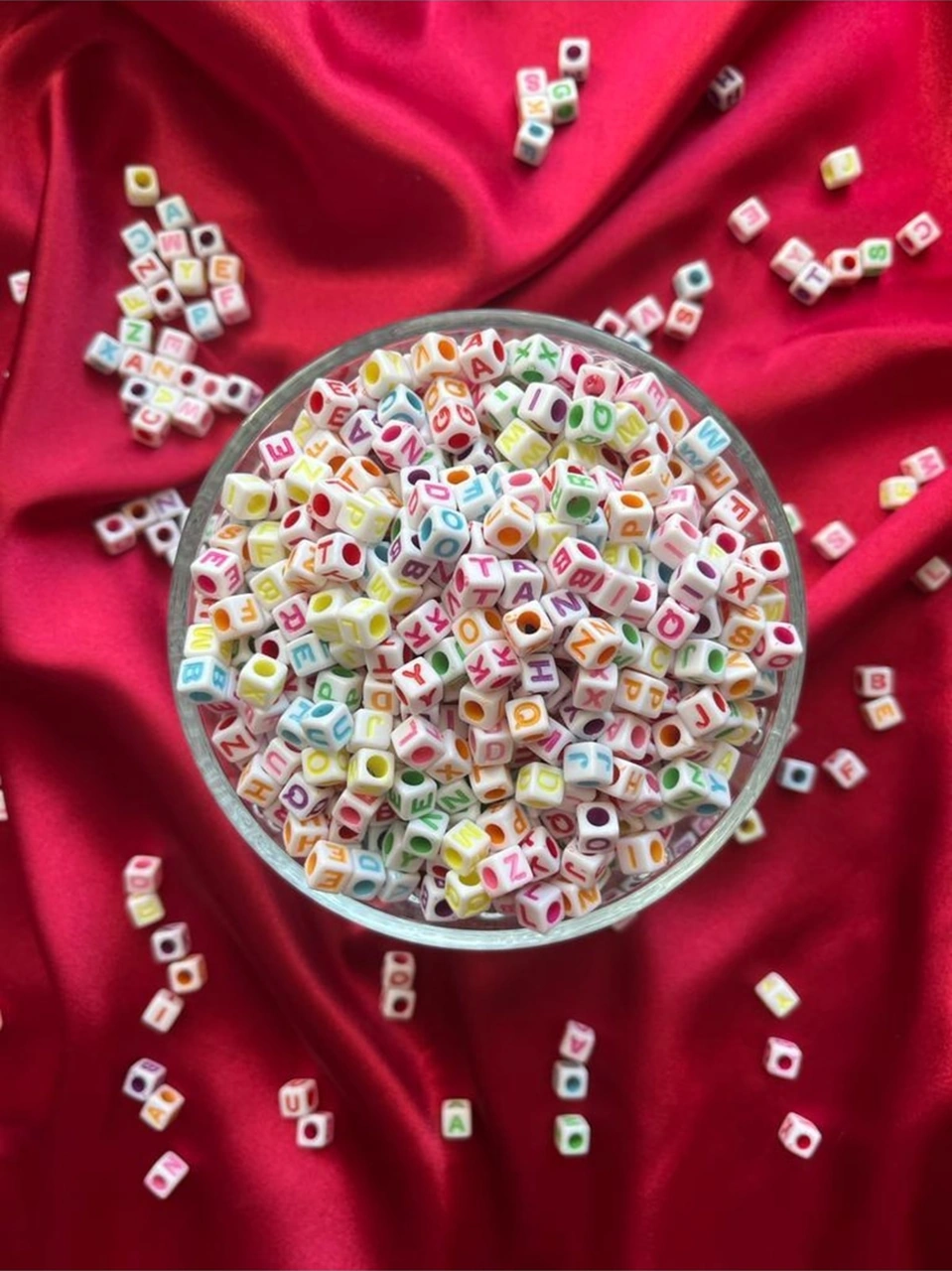 50 Gr Karışık Renkli Küp Harf Boncuk, Harfli Takı Boncuğu, 350-375 Adet