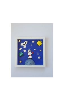 El Yapımı Astronot Ve Uzay Temalı Ahşap Tablo. El Yapımı Astronot Ve Uzay Temalı Ahşap Tablo.