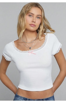 Kadın Beyaz Göğsü Ve Kolları Dantelli Fiyonklu Kısa Kol Crop Top Beyaz Kadın Beyaz Göğsü Ve Kolları Dantelli Fiyonklu Kısa Kol Crop Top Beyaz