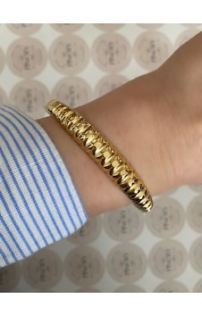 Pinery Jewels Boğumlu Modern Paslanmaz Çelik Kelepçe Bileklik - Günlük Ve Özel Altın Pinery Jewels Boğumlu Modern Paslanmaz Çelik Kelepçe Bileklik - Günlük Ve Özel Altın