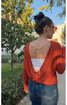 Ali Butik Kırmızı Sırt Dekolteli İnci Detaylı Triko