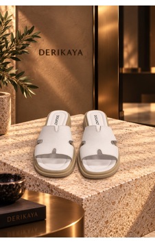 Derikaya Kadın Beyaz Düz Topuklu Rahat Günlük Terlik Derikaya Kadın Beyaz Düz Topuklu Rahat Günlük Terlik
