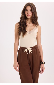 Tudors Kadın Slim Fit Dar Kesim Kolsuz V Yaka Dantel Detaylı Pamuklu Likralı Bej Crop-51074 Sarı Tudors Kadın Slim Fit Dar Kesim Kolsuz V Yaka Dantel Detaylı Pamuklu Likralı Bej Crop-51074 Sarı