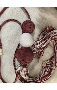 Ege Nin Atölyesinden Tavan Bağlama Orta Sarkıt Perde Aksesuarı 3 Top Ege Nin Atölyesinden Tavan Bağlama Orta Sarkıt Perde Aksesuarı 3 Top