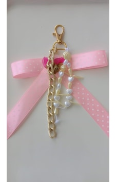 Wisheratelier Büyük Fiyonklu Boncuk Ve Simli Zincirli Çanta Charmı Anahtarlık Açık Pembe Wisheratelier Büyük Fiyonklu Boncuk Ve Simli Zincirli Çanta Charmı Anahtarlık Açık Pembe