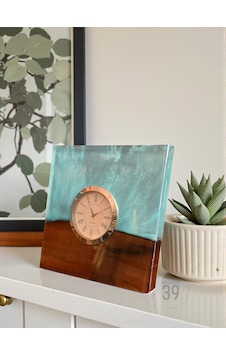 Classic Ceviz & Epoksi Masa Saati Gümüş Kaplama Quartz Mekanizma El Yapımı Tasarım 15x15 Cm / 20x20 Cm Turkuaz Classic Ceviz & Epoksi Masa Saati Gümüş Kaplama Quartz Mekanizma El Yapımı Tasarım 15x15 Cm / 20x20 Cm Turkuaz
