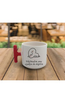 Latte & Espresso El Yapımı Yıkılmadım Ama Ayakta Da Değilim Kırmızı T Kulp Kupa 200 Ml Beyaz