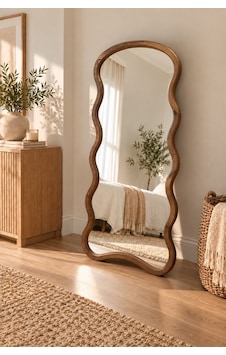 Mirroir Ceviz Ahşap Çerçeve Dalgalı Model Ayaklı Boy Aynası 80x180 Mirroir Ceviz Ahşap Çerçeve Dalgalı Model Ayaklı Boy Aynası 80x180