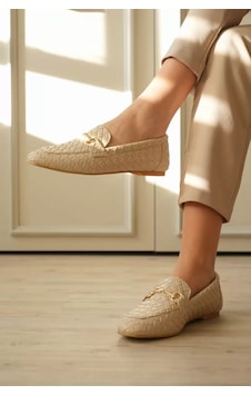 Alfaze Bej Deri Örgü Dokulu Gold Tokalı Şık Kadın Loafer Ayakkabı Topuk Boyu 1 Cm Alfaze Bej Deri Örgü Dokulu Gold Tokalı Şık Kadın Loafer Ayakkabı Topuk Boyu 1 Cm