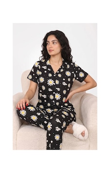 Veraura Lifestyle Siyah Papatya Ve Kelebek Desenli Kısa Kollu Gömlek Yaka Milan Kumaş Kadın Pijama Takımı Veraura Lifestyle Siyah Papatya Ve Kelebek Desenli Kısa Kollu Gömlek Yaka Milan Kumaş Kadın Pijama Takımı