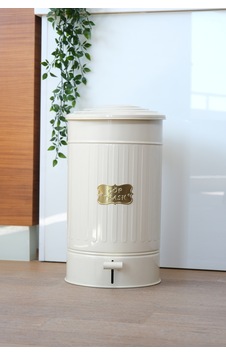 Metal Kapaklı Krem Renk Galvaniz Metal Pedallı Çöp Kovası 30 Litre Ekru Metal Kapaklı Krem Renk Galvaniz Metal Pedallı Çöp Kovası 30 Litre Ekru