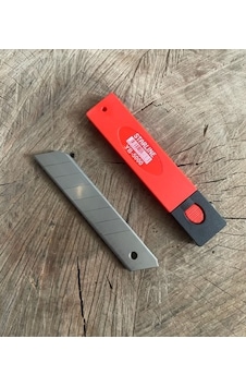 STARLİNE MAKET BIÇAĞI YEDEĞİ FALÇATA YEDEĞİ 18MM ULTRA KALİTE STARLİNE MAKET BIÇAĞI YEDEĞİ FALÇATA YEDEĞİ 18MM ULTRA KALİTE