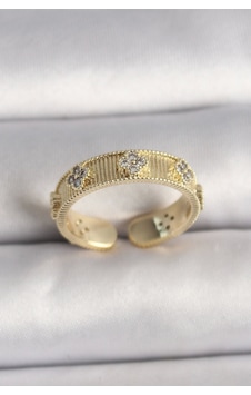 Pirinç Gold Renk Zirkon Taşlı Yonca İşlemeli Ayarlanabilir Yüzük Pirinç Gold Renk Zirkon Taşlı Yonca İşlemeli Ayarlanabilir Yüzük