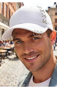 Tezzgelsin Erkek Piercing Halkalı Çapraz Metal Detaylı Özel Tasarım Baseball Cap Streetwear Şapka Beyaz Tezzgelsin Erkek Piercing Halkalı Çapraz Metal Detaylı Özel Tasarım Baseball Cap Streetwear Şapka Beyaz