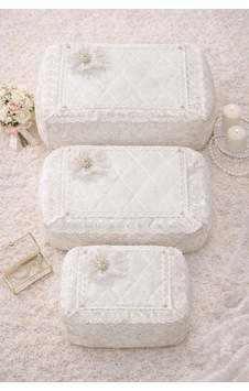 3'lü Kadife Çiçek Figür Fransız Güpür Çeyizlik Bohça Söznişan Gelindamat Hurç Seti 60x40/50x40/40x30 Eko Kadife İncili Broşlu 3'lü Kadife Çiçek Figür Fransız Güpür Çeyizlik Bohça Söznişan Gelindamat Hurç Seti 60x40/50x40/40x30 Eko Kadife İncili Broşlu