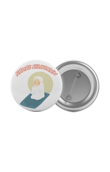Namaz Kılıyorum Çanta Rozeti 20 Adet En Büyük Boy 5.8cm İğneli Broş Namaz Kılıyorum Çanta Rozeti 20 Adet En Büyük Boy 5.8cm İğneli Broş