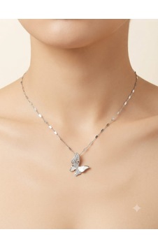 Kelebek Figürlü Zirkon Taşlı Gümüş Renk Kolye Gri Gümüş Kelebek Figürlü Zirkon Taşlı Gümüş Renk Kolye Gri Gümüş