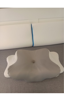 Simple The Pillow Queen Servikal Visco Yastık Mega Boy Ortopedik Boyun Yastığı Memory Foam Hafızalı Lüks Yastık Açık Gri Simple The Pillow Queen Servikal Visco Yastık Mega Boy Ortopedik Boyun Yastığı Memory Foam Hafızalı Lüks Yastık Açık Gri