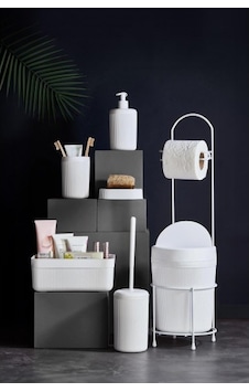 7 Parça Beyaz Banyo Seti Metal Stantlı Kovalı Wc Kağıtlık Kozmetik Kutusu Diş Fırçalık Ve Sabunlukla Düz Renkli 7 Parça Beyaz Banyo Seti Metal Stantlı Kovalı Wc Kağıtlık Kozmetik Kutusu Diş Fırçalık Ve Sabunlukla Düz Renkli