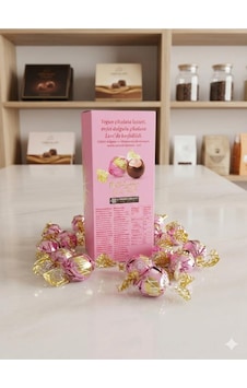 Kahve Dünyası Lavi Sevgiliye Özel Çilekli Dolgulu Sütlü Çikolata 250g Kahve Dünyası Lavi Sevgiliye Özel Çilekli Dolgulu Sütlü Çikolata 250g