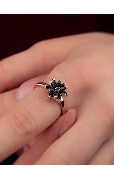 Gümüş Pazarım Siyah Taşlı Lotus Çiçeği Gümüş Yüzük