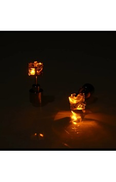 Led Işıklı Kristal Küpe Turuncu Led Işıklı Kristal Küpe Turuncu