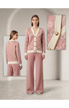 Guzelco Pembe Monogram Desenli Triko Pantolonlu İkili Takım Hırka & Pantolon Pembe - Ekru Guzelco Pembe Monogram Desenli Triko Pantolonlu İkili Takım Hırka & Pantolon Pembe - Ekru