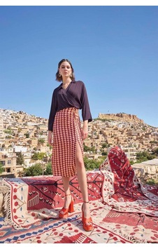 Red Womans Etnik Desenli Saten Etek Takımı Renkli Geometrik Red Womans Etnik Desenli Saten Etek Takımı Renkli Geometrik
